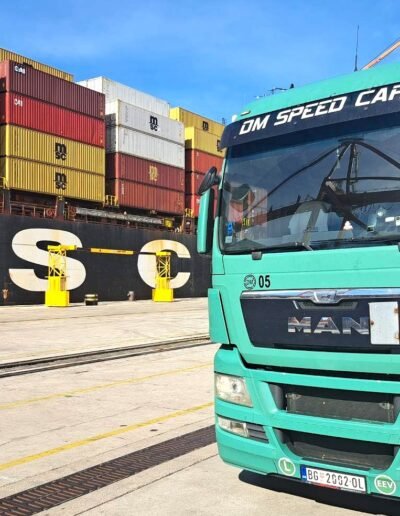 Kontejnerski transport robe iz luke Rijeka